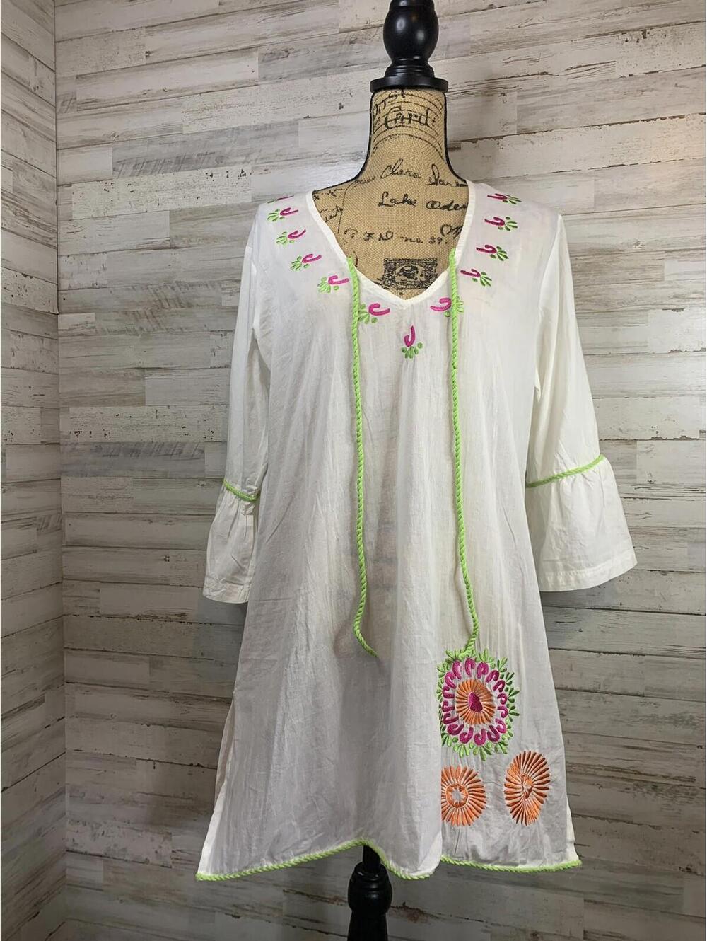 BUCKHEAD BETTIES WHITE FLORAL COVER UP TUNIC TOP  SIZE SMALL